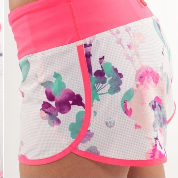 Lululemon Run: Ultra Short II Blurred Blossoms Fossil / Flash - Picture 4 of 16
